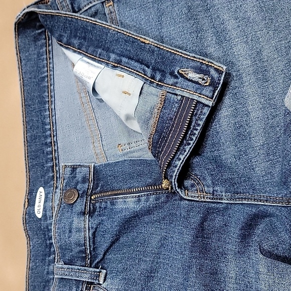 Old Navy Size 12 Medium Wash Blue Denim Rolled Cuff Jean Shorts, Gently Used - Picture 8 of 10